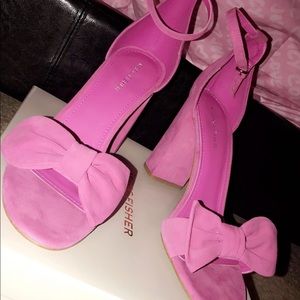 PINK Marc Fisher “Malden” heel in size 11.